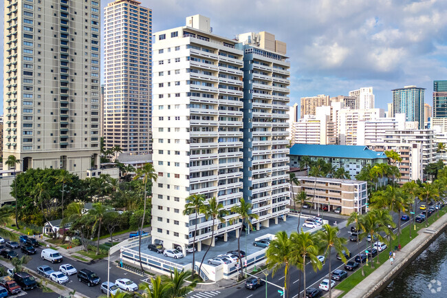 Building Photo - Waikiki Twin Towers