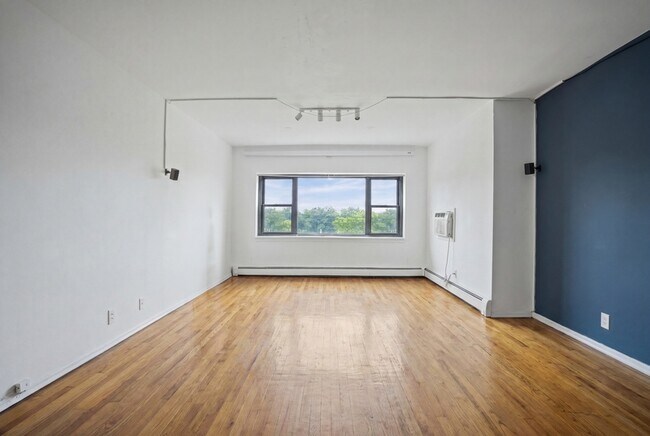 Building Photo - 204 Woodcliff Ave