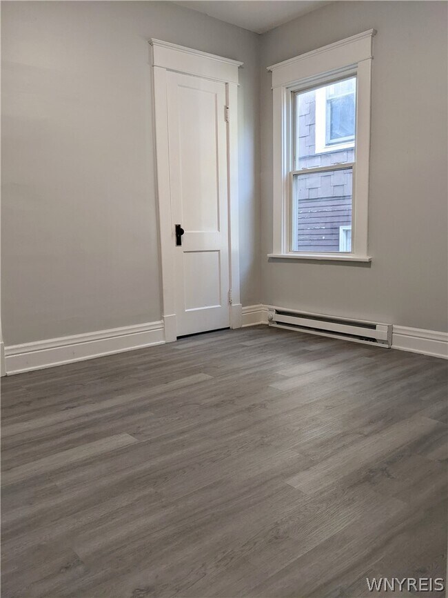 Building Photo - 2026 Hertel Ave