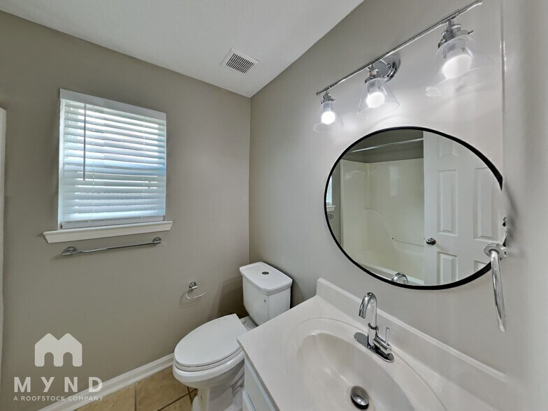 Building Photo - 137 W Stonehaven Cir