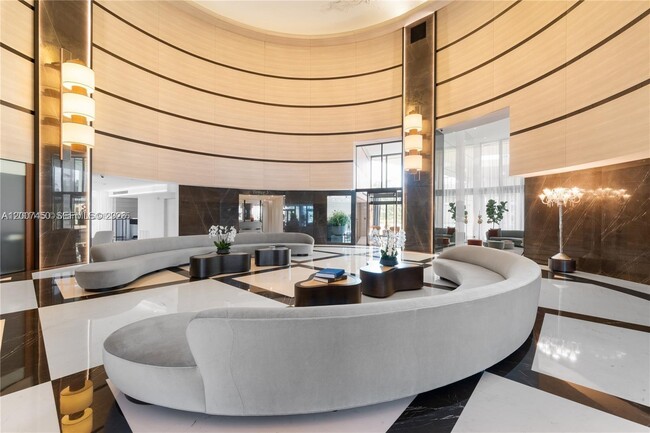 Building Photo - 300 South Pointe Dr