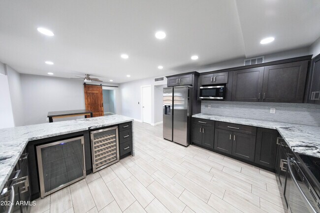 Building Photo - 2926 S Dromedary Dr