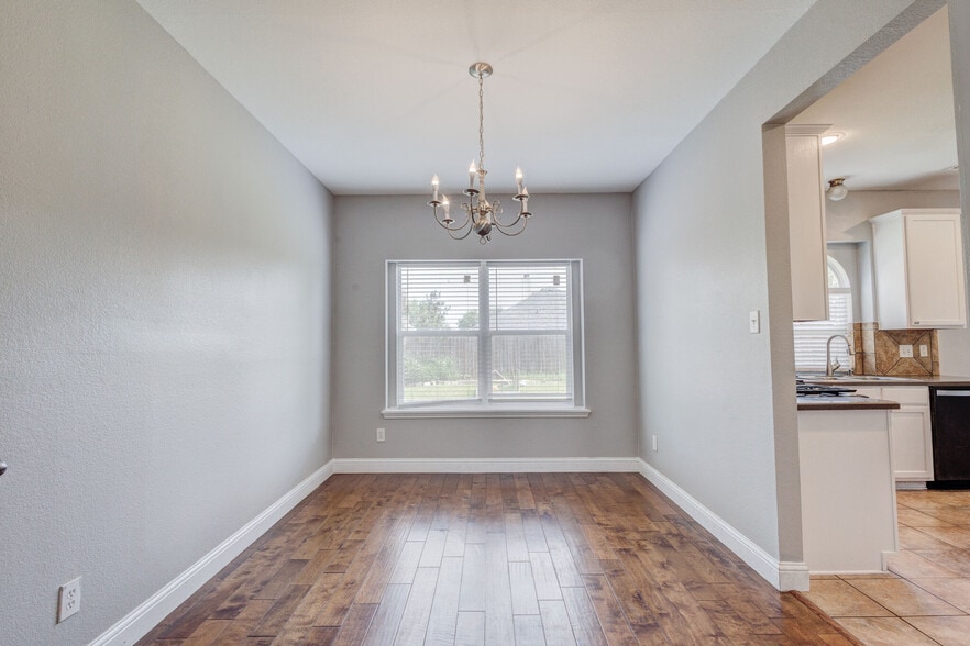 Building Photo - 6107 Lakecrest Dr