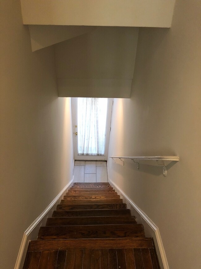 Building Photo - West End Giant