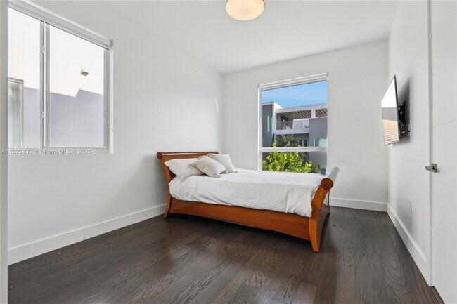 Building Photo - 10445 NW 68th Terrace