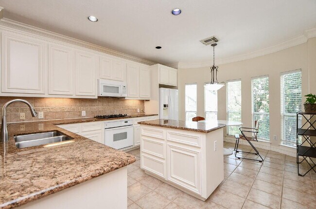 Building Photo - Furnished Montrose rental close to everyth...