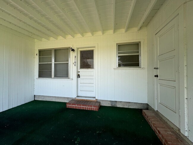 Building Photo - Apartment *LEASING SPECIAL AVAILABLE*