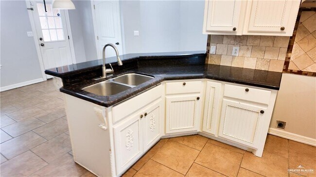 Building Photo - 14 Linva Ave