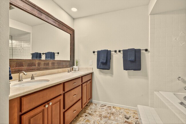 Building Photo - 1570 S La Verne Way