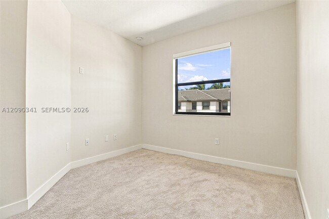 Building Photo - 15839 NW 91st Ct