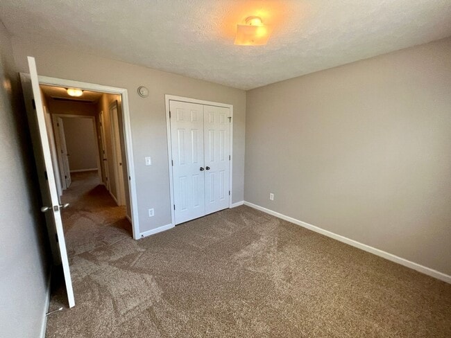 Building Photo - 3 Bed 2 Bath with Bonus in North Blackman Area