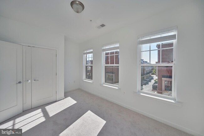 Building Photo - 256 Bluemont Branch Terrace SE