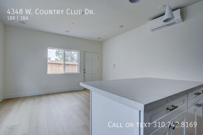 Building Photo - 4348 Country Club Dr