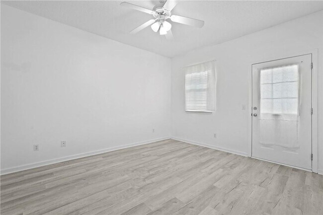 Building Photo - Spacious 3-Bedroom Townhouse in Prime Savannah Location, Move-in Special: FREE RENT for December!!