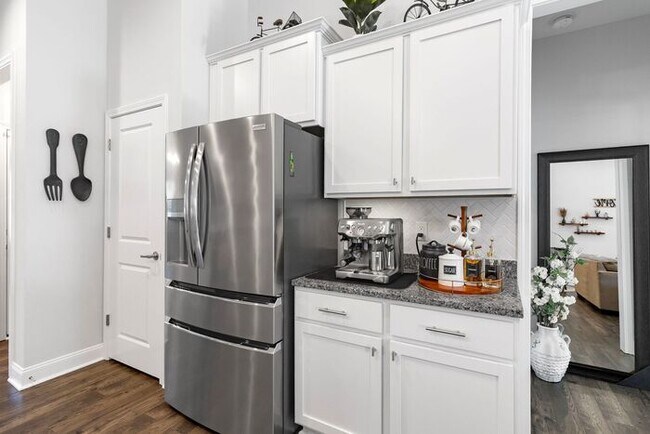 Building Photo - Beautiful 3 Bedroom 2 Bath Ranch