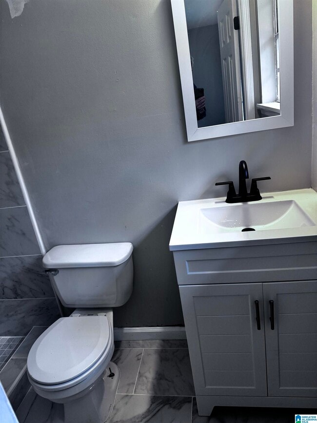 Building Photo - 8227 Country Cir