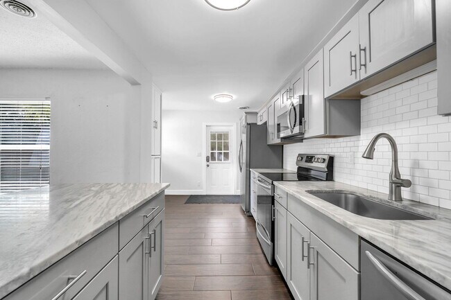 Building Photo - 358 Kepner Dr NE