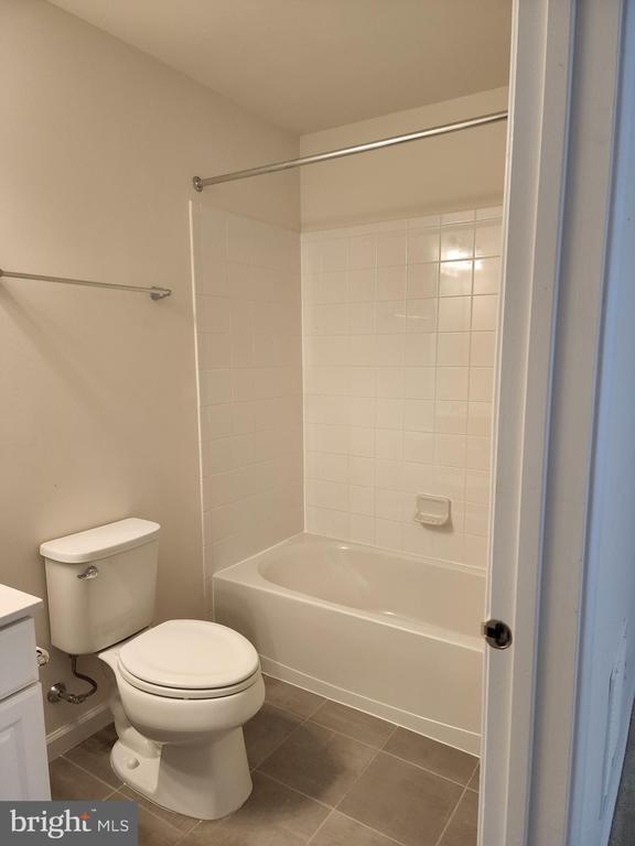 Building Photo - 25020 Cambridge Hl Ter