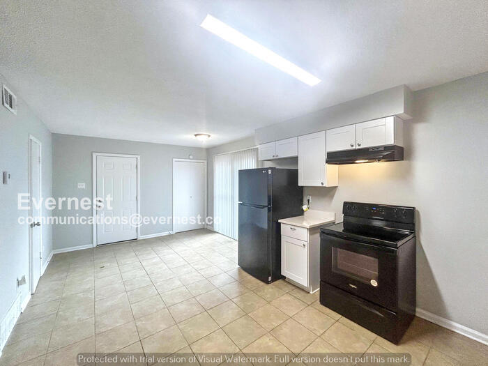 Building Photo - 2645 Eastbrook Dr