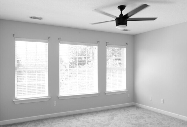 Building Photo - 724 Avrett Cir