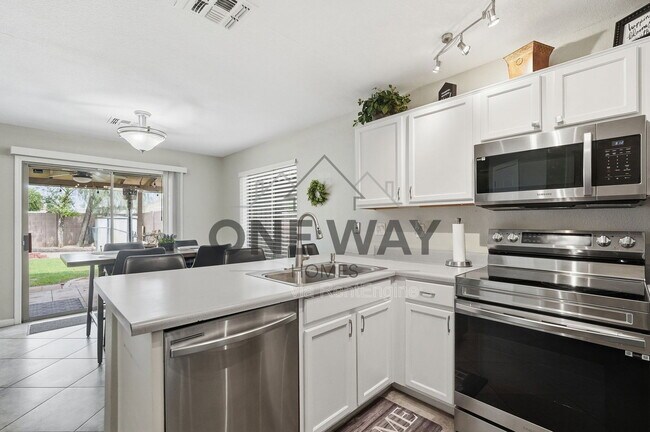Building Photo - 127 S Parkwood