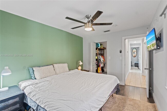 Building Photo - 2447 Wilson St