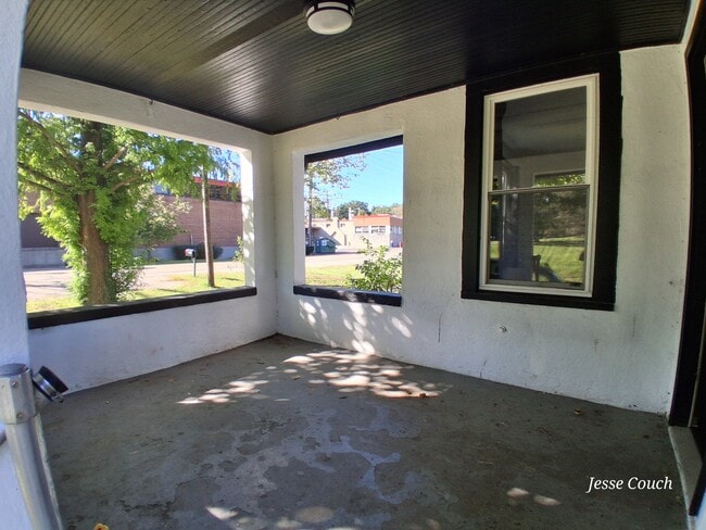Building Photo - 10272 Burlington Rd