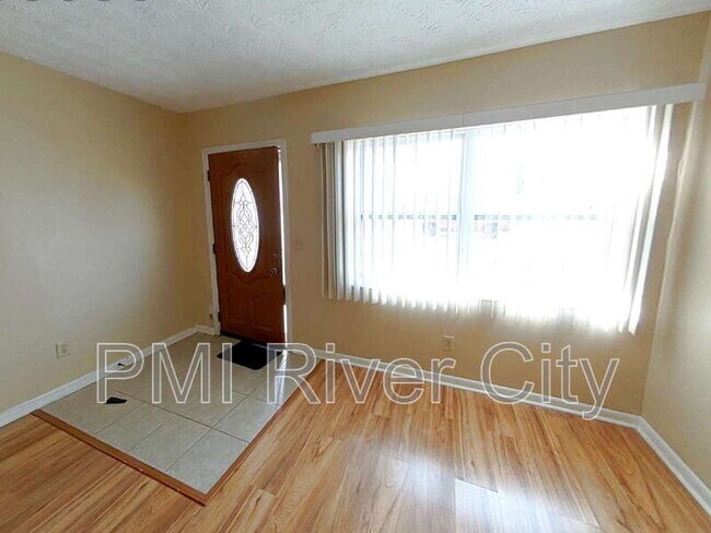 Building Photo - 7819 Lisa Dr E