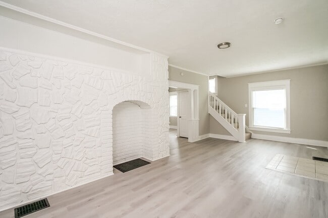 Building Photo - 805 N Colorado Ave