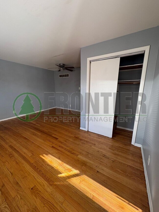 Building Photo - 325 Eichelberger St