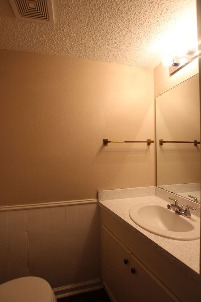 Building Photo - Delmar Dr.  2518/2520