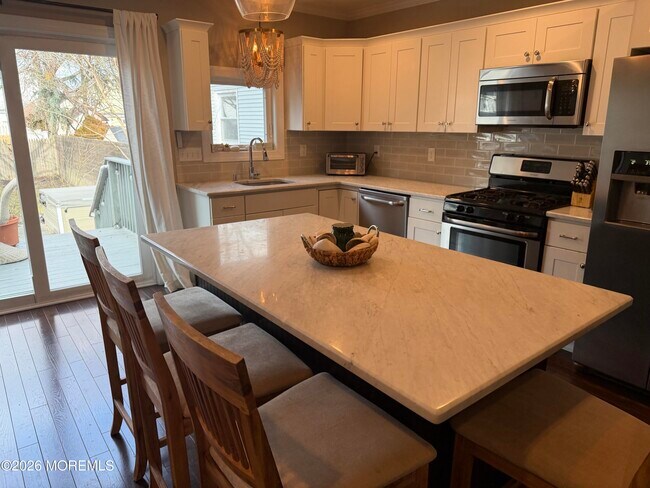 Building Photo - 510 Lareine Ave