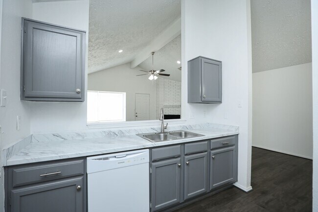 Building Photo - 19938 Laurel Trail Dr