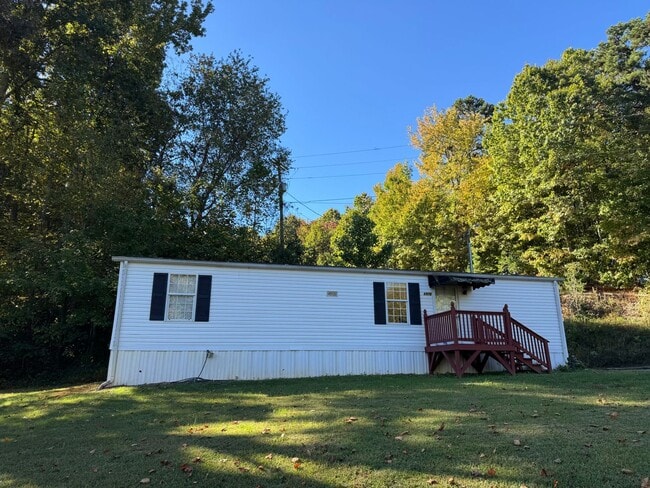 Building Photo - Two Bedroom Trailer in Maiden