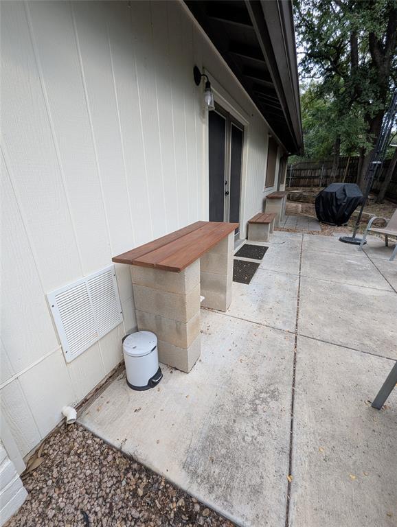 Building Photo - 2203 Western Trails Blvd