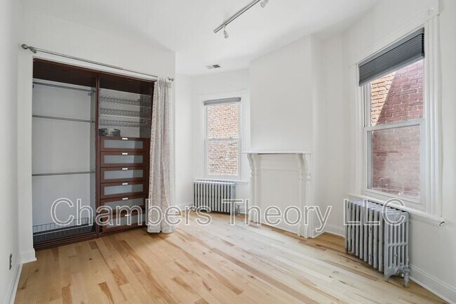 Building Photo - 136 R St NE