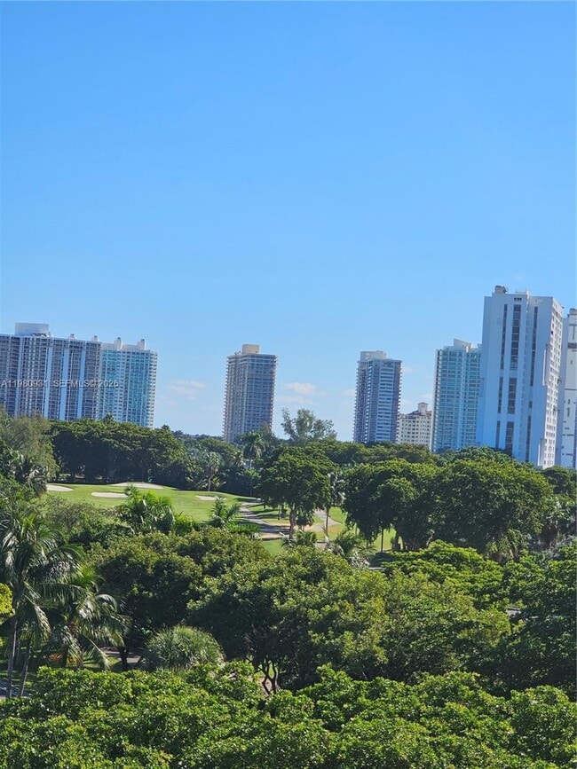 Building Photo - 20500 W Country Club Dr