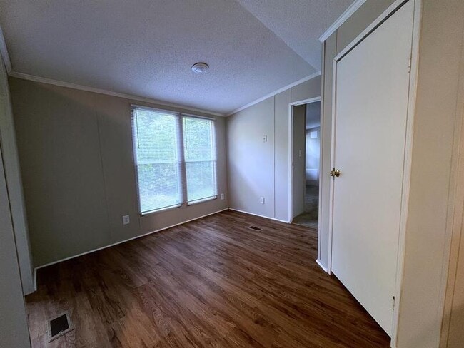 Building Photo - 193 Sunshine Dr