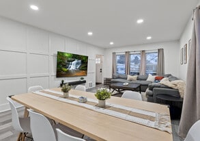 Building Photo - 429 S Kenwood Ave