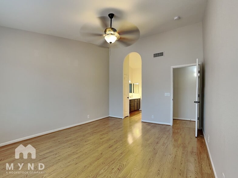 Building Photo - 10257 W Pasadena Ave