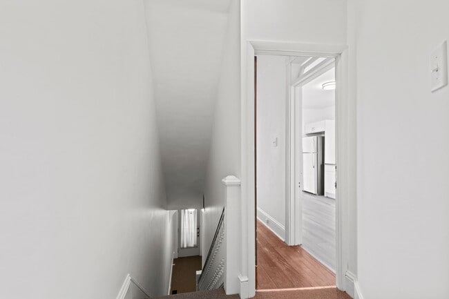 Building Photo - Spacious 1 Bedroom Apartment with Den - In Unit Laundry!