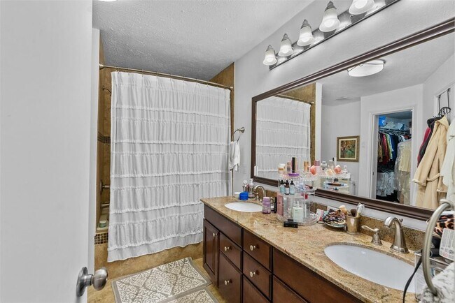 Building Photo - 2220 Bering Dr