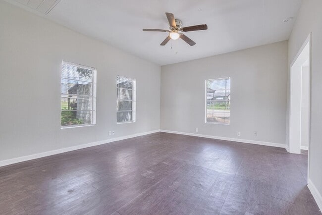 Building Photo - 107 Windsor Ct
