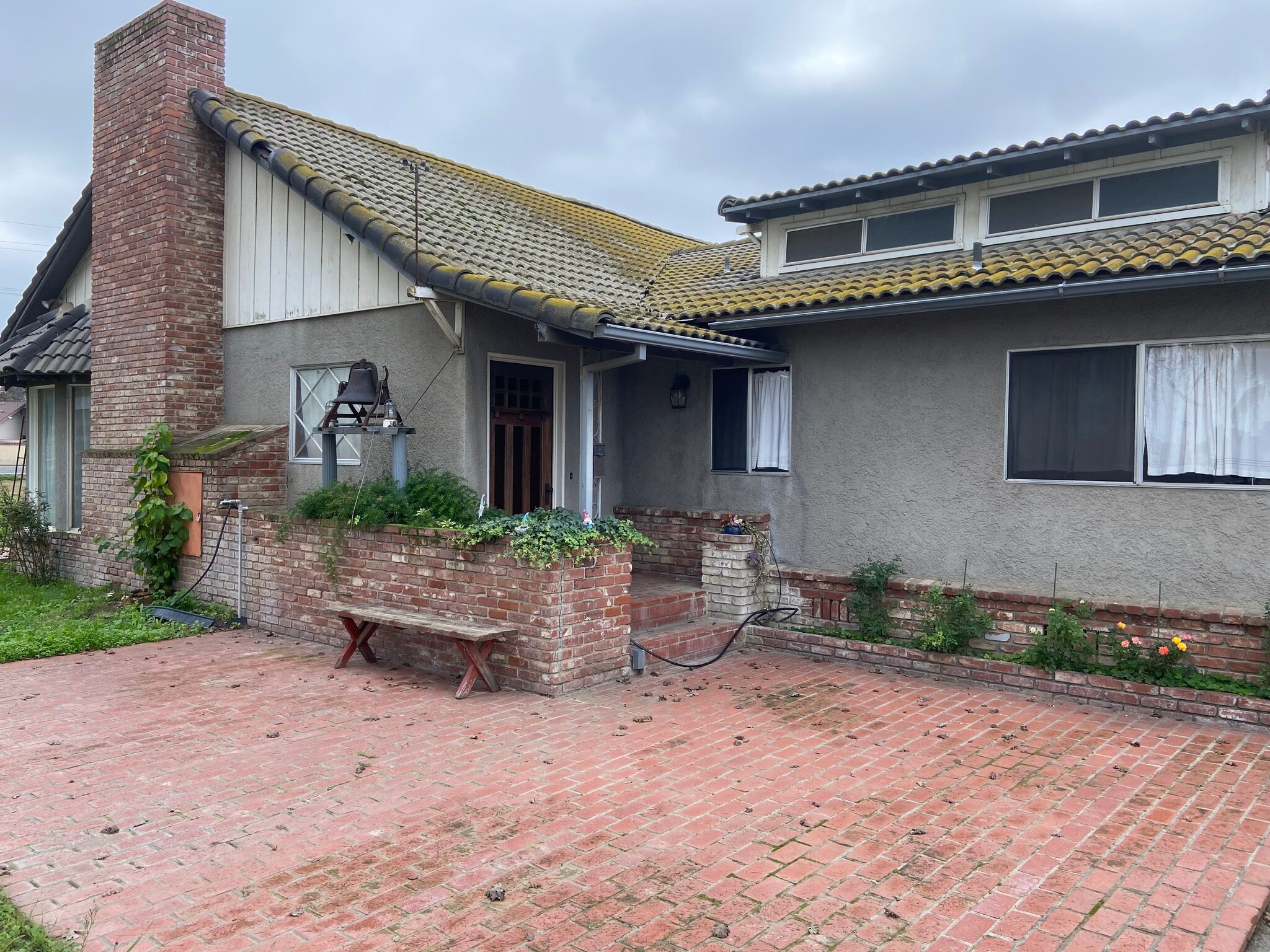 Building Photo - 825 Mathew St