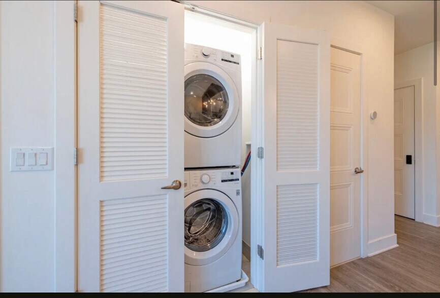 Building Photo - 45 William St