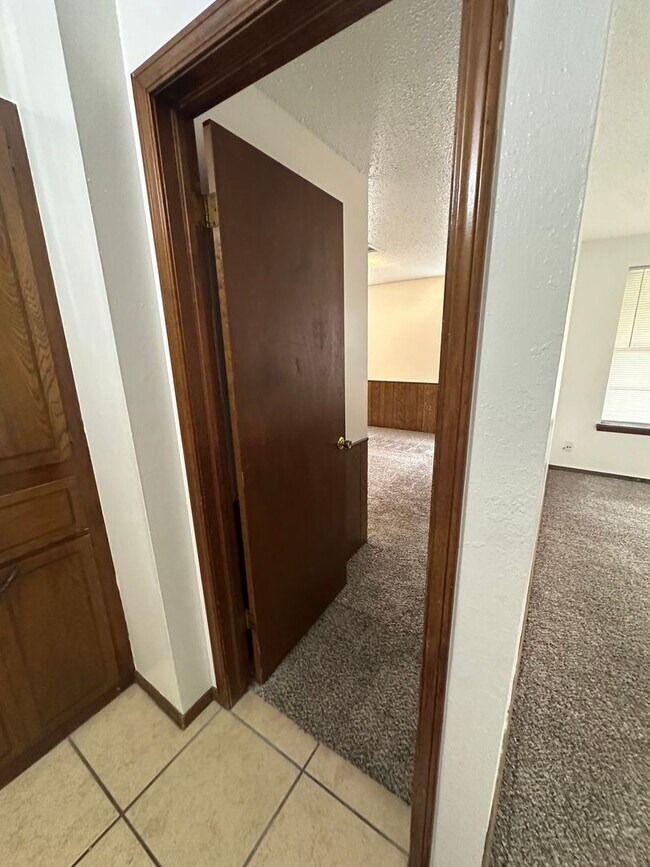 Building Photo - 4808 S Dimple Dr