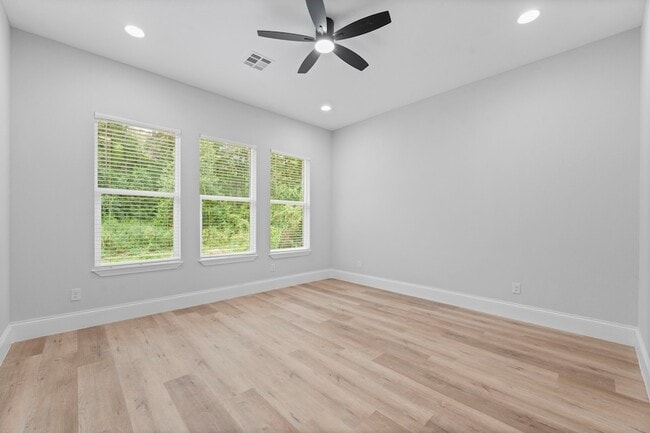 Building Photo - 478 Stephen F Austin Dr