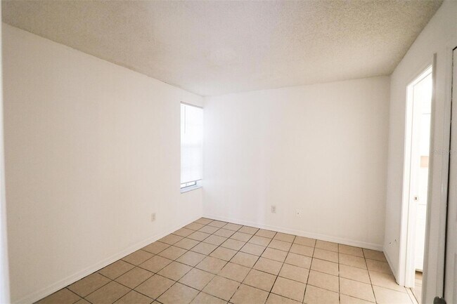 Building Photo - 3253 Bloomingdale Villas Ct