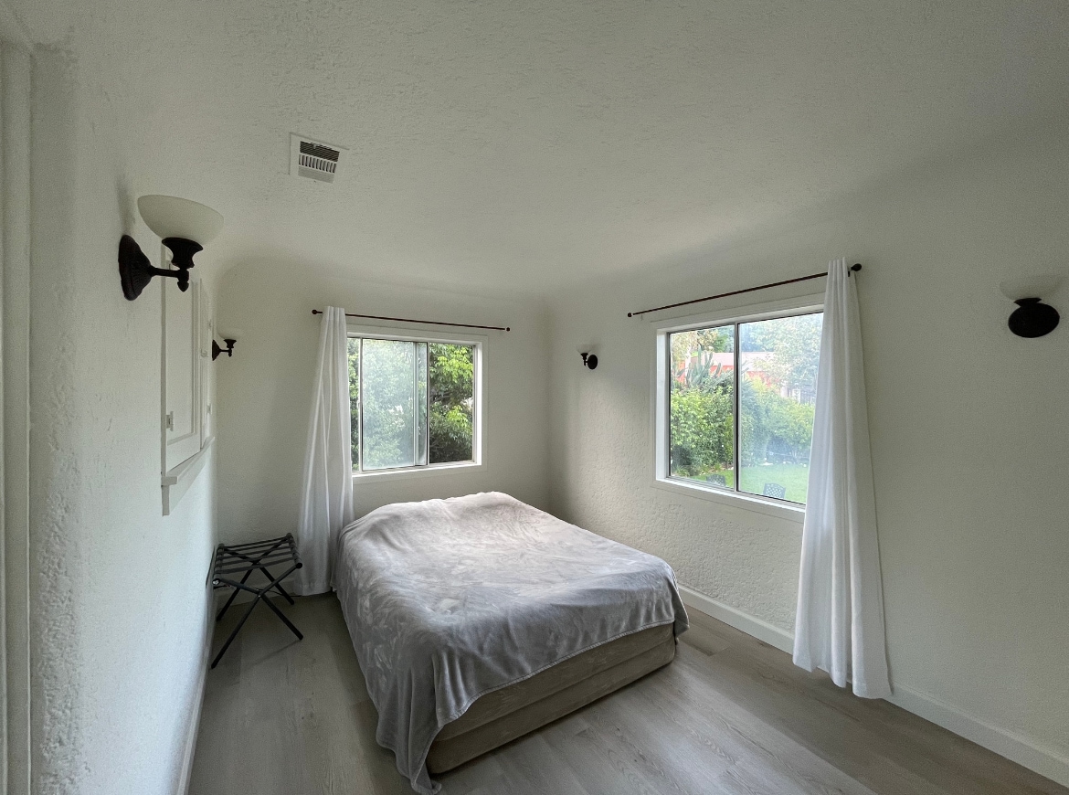 Bedroom with curved walls and ceiling - 1038 Glen Arbor Ave