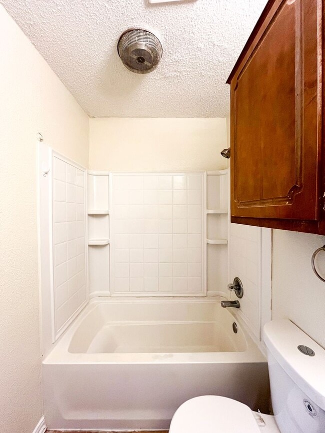 Building Photo - Available NOW!!!! This charming 1 story, 3 bedroom, 2 bath house could be your next home! Beautif...